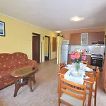 Apartamento Lovely With Pool In *
