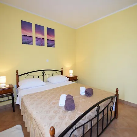 Lovely With Pool In Appartement *