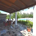 Lovely With Pool In פורץ