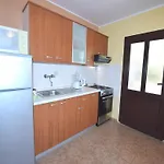 Lovely With Pool In פורץ