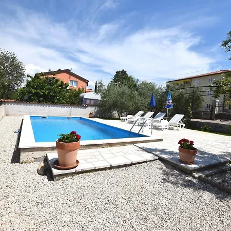 Apartment Lovely With Pool In Pore