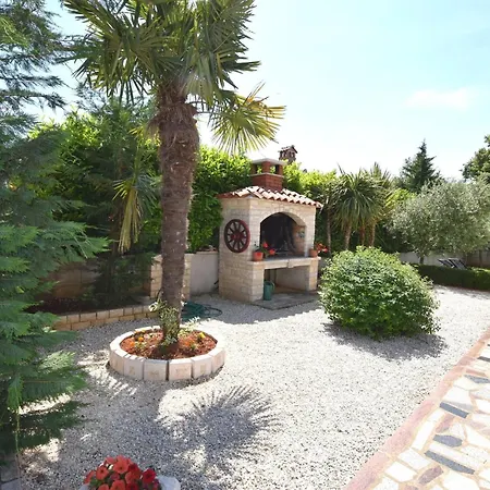 Apartment Lovely With Pool In Pore