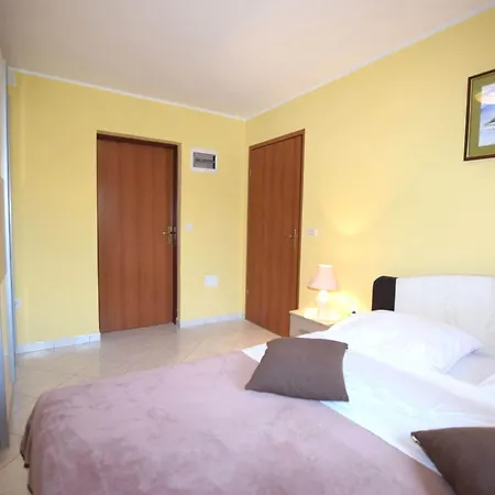 Apartment Lovely With Pool In Pore *