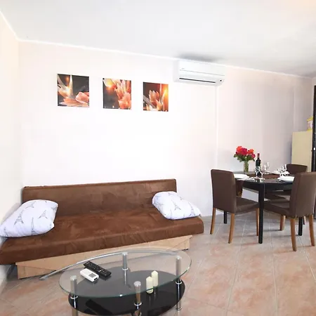 Apartment Lovely With Pool In Pore