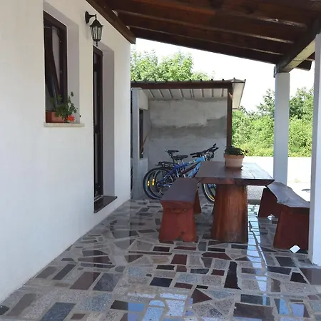 Lovely With Pool In Apartman