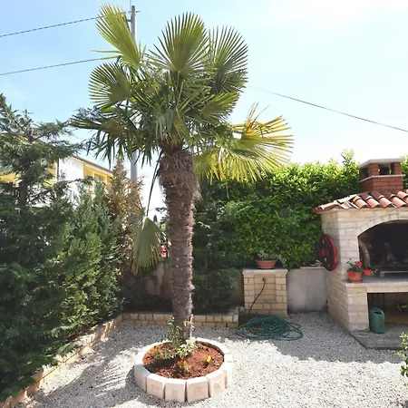 Apartment Lovely With Pool In Pore Porec