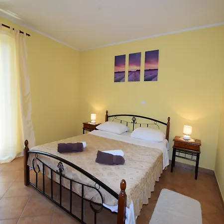 Apartment Lovely With Pool In Pore Porec