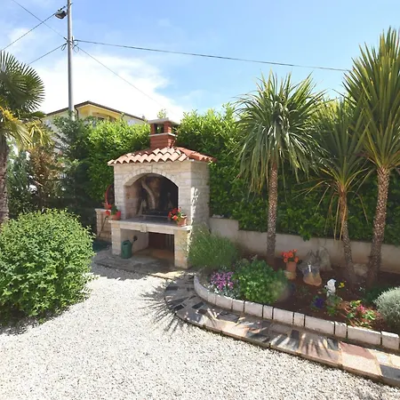 Lovely With Pool In * Poreč