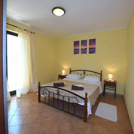 Lovely With Pool In Pore Apartment