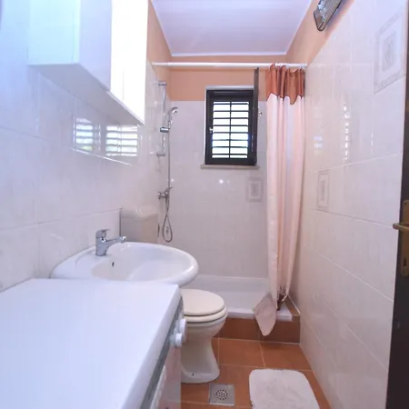 Apartment Lovely With Pool In Pore *
