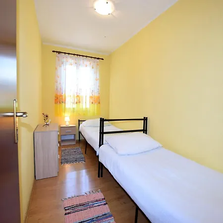 Lovely With Pool In Pore Apartment