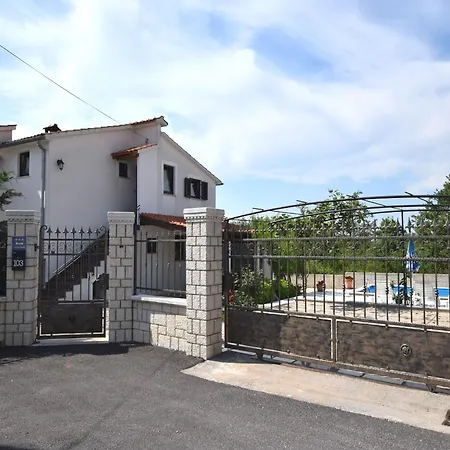 Lovely With Pool In Pore Apartment Porec