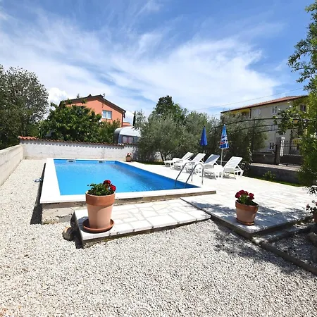 Lovely With Pool In Pore Porec