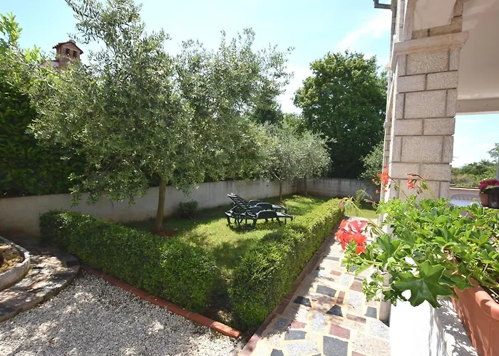 Lovely With Pool In * Poreč