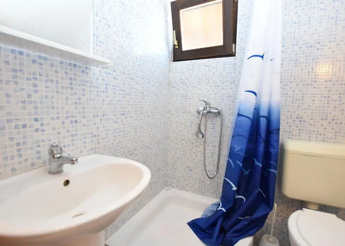 Lovely With Pool In Apartment *