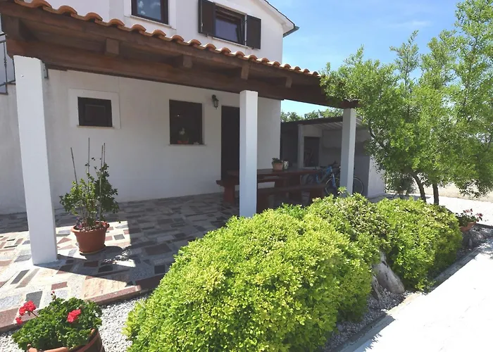 Apartman Lovely With Pool In