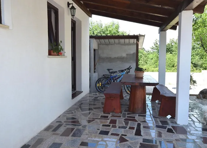 Lovely With Pool In Apartman