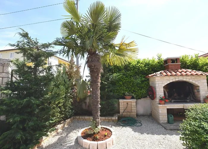 Apartment Lovely With Pool In Poreč