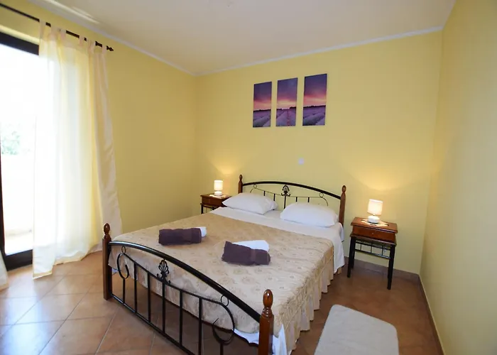 Apartment Lovely With Pool In Poreč