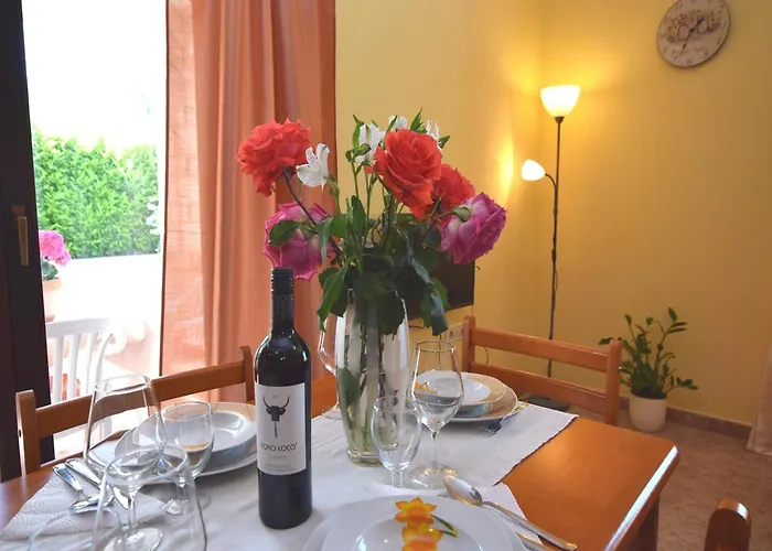 Lovely With Pool In Poreč