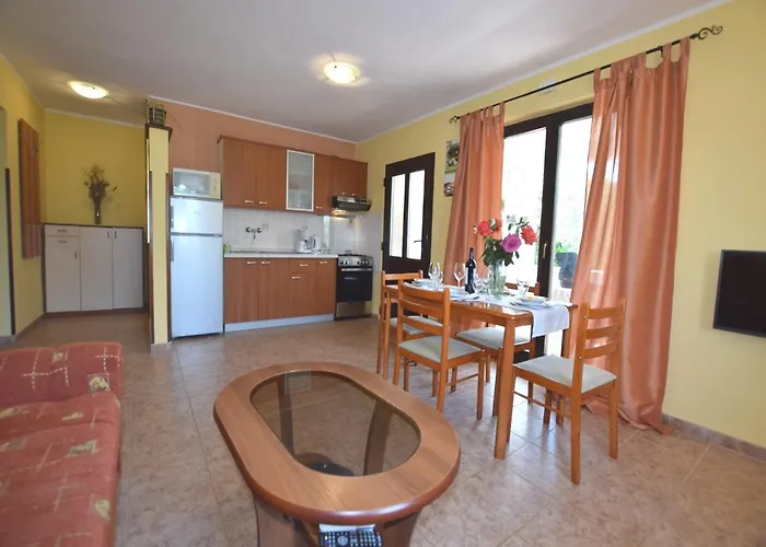 Apartman Lovely With Pool In *