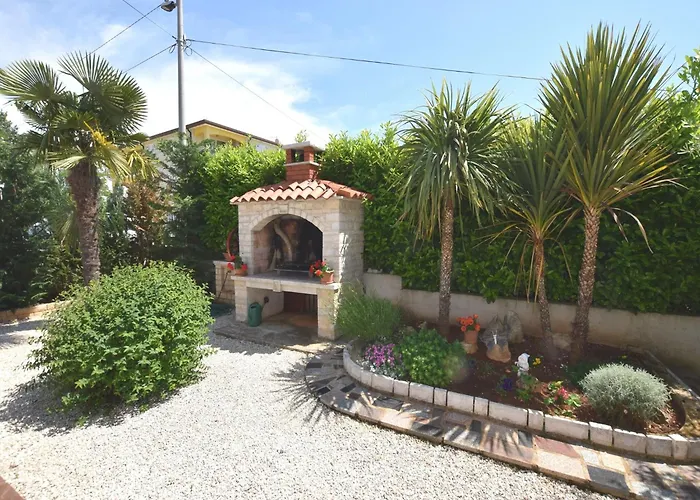 Lovely With Pool In * Poreč