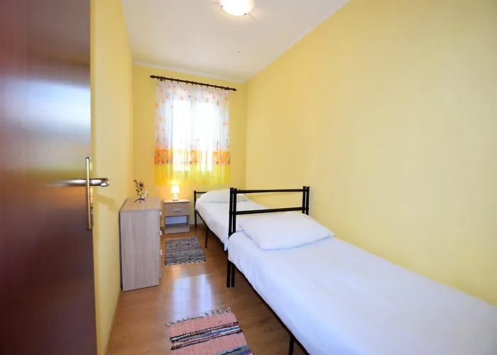 Lovely With Pool In Apartman