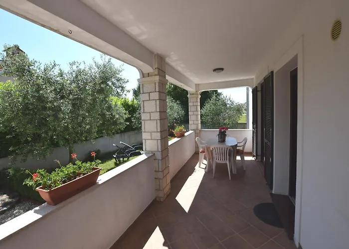 Lovely With Pool In Apartment *