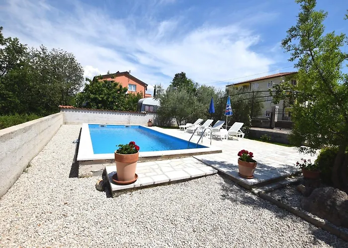 Lovely With Pool In Poreč