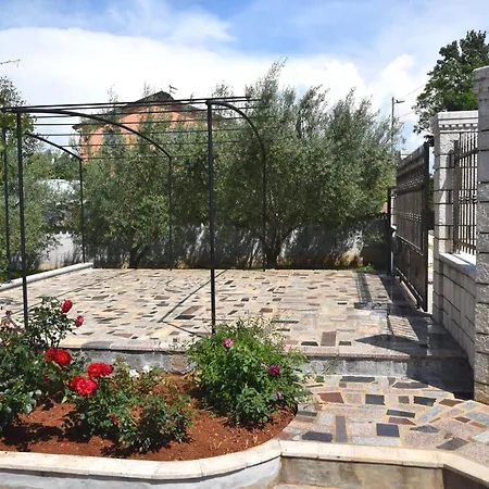 Apartamento Lovely With Pool In